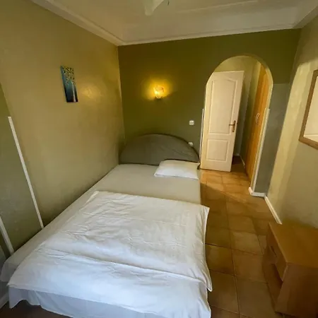 Executive Paradise Family And Business Hotel *